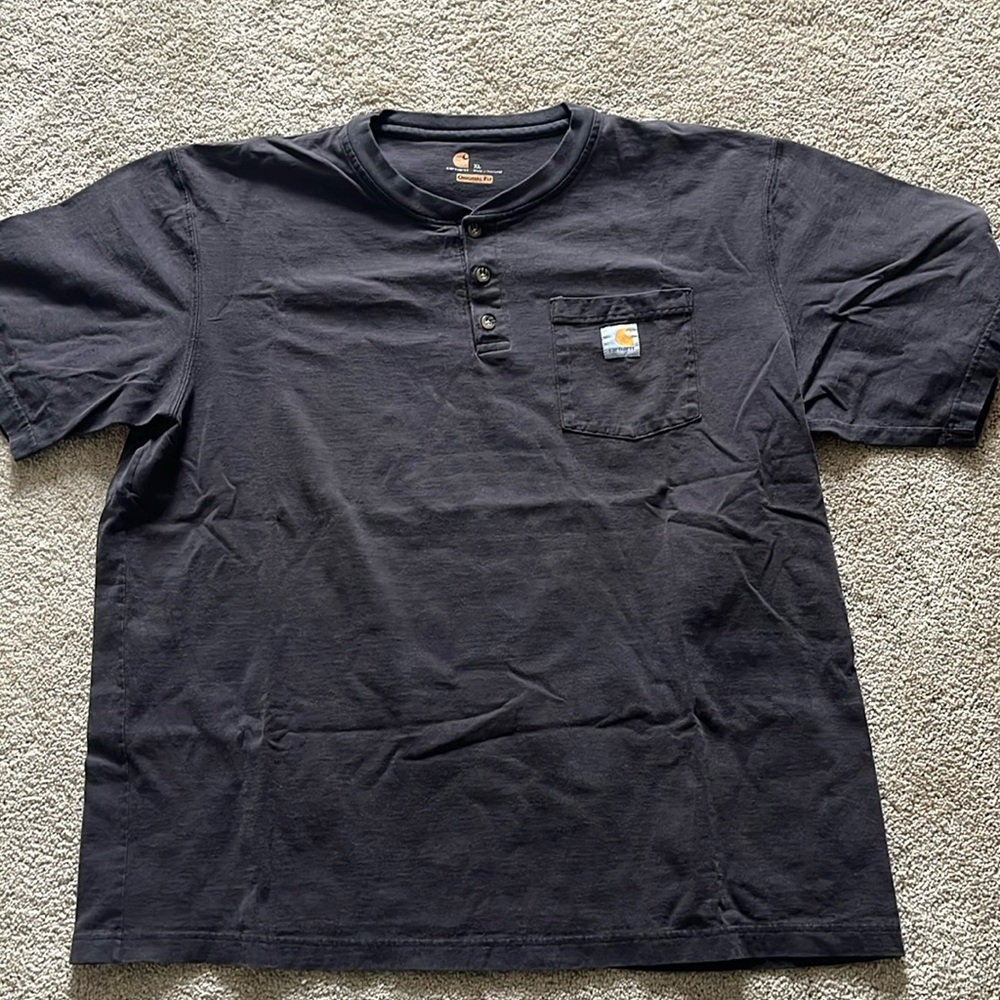 Men’s 3 button Carhartt tshirt